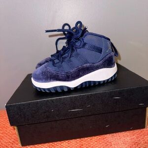 Navy Velvet 11s